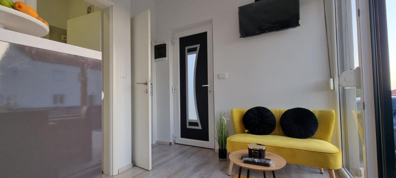 Yellow Dream Murvica  Exterior photo